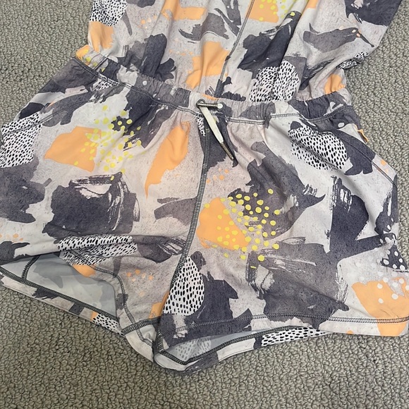 Lululemon Be Free Runsie
Mini Art Pop White Multi 6 - Picture 5 of 10